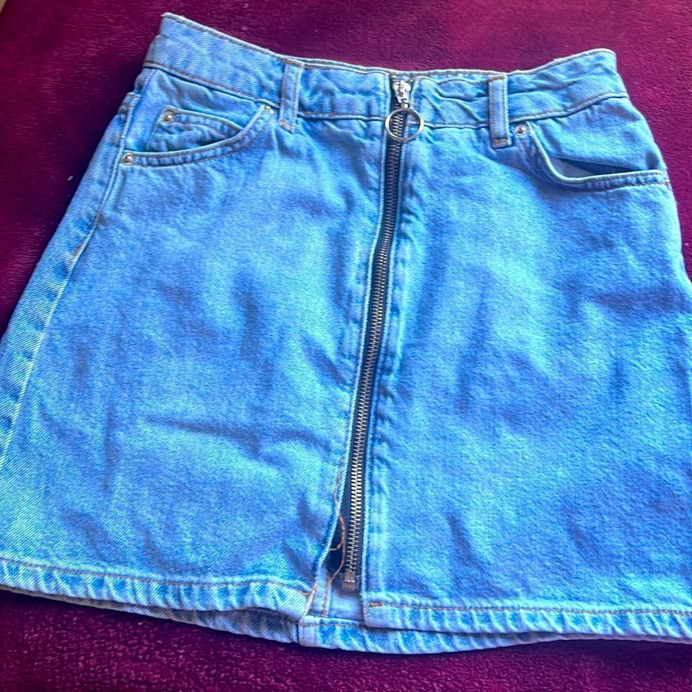 Moto skirt with zip down in the front
